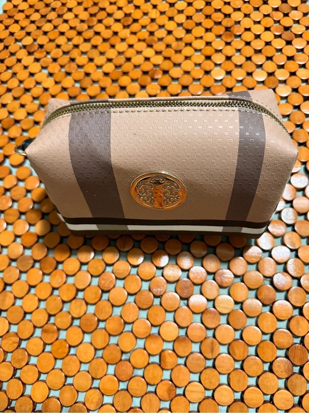 Deluxity Los Angeles compact wristlet
